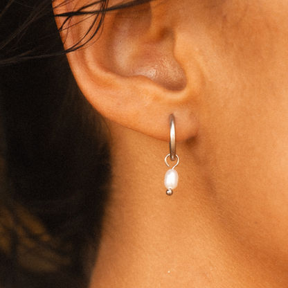 Pendientes de aro Huggie con perlas