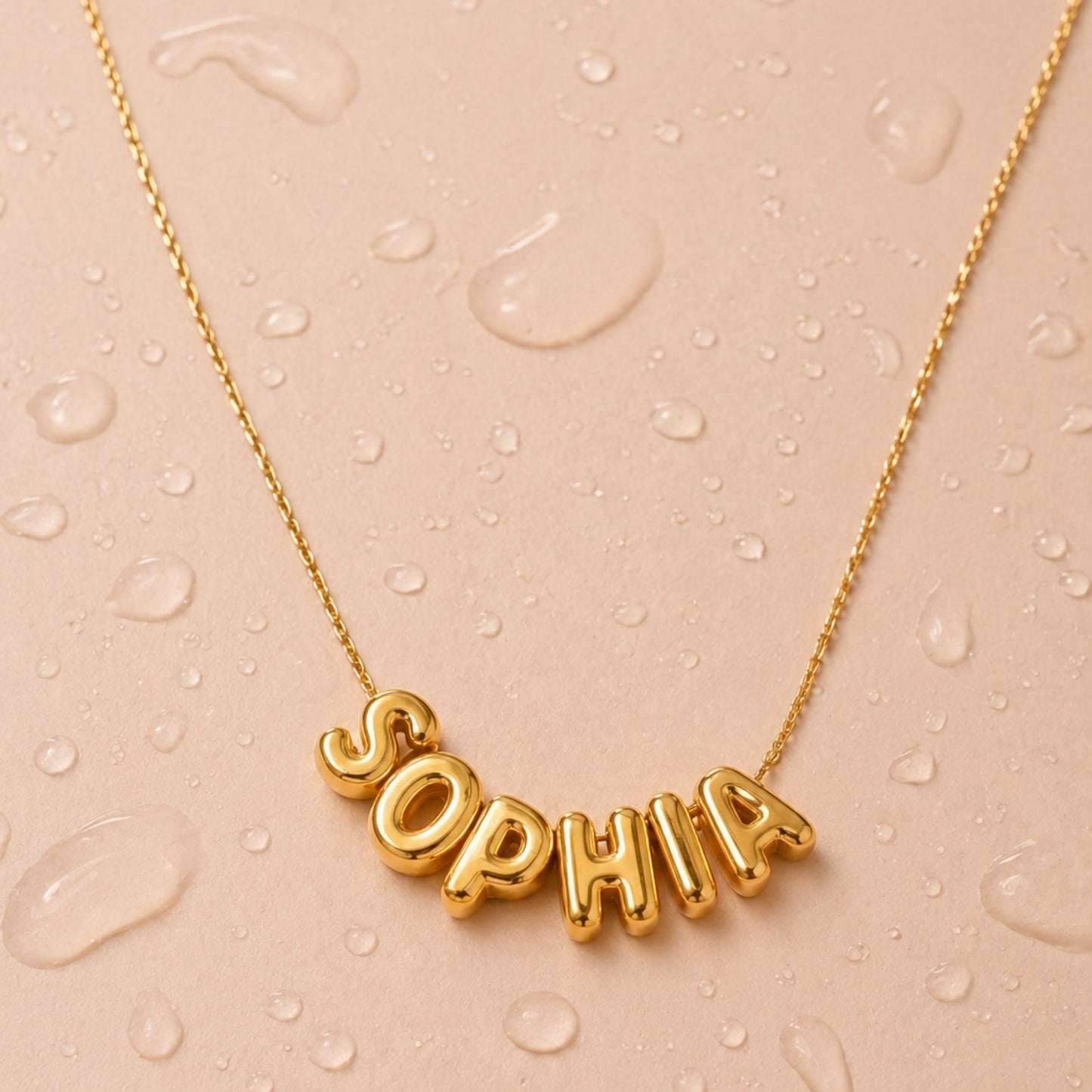 Collar con nombre de burbujas