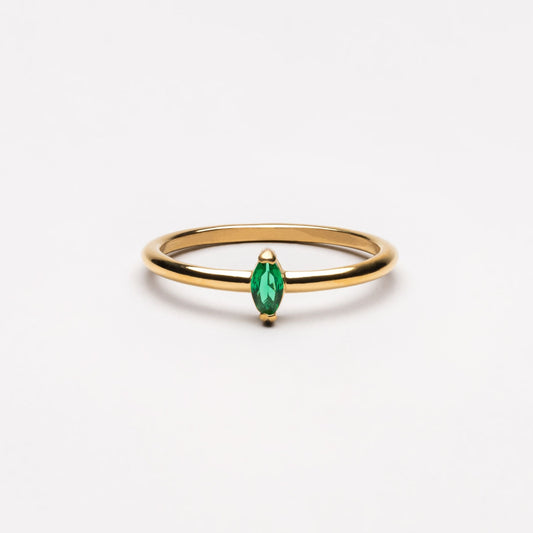 Anillo delicado de esmeralda