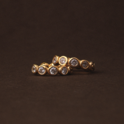 Aretes de aro de diamantes con cuentas