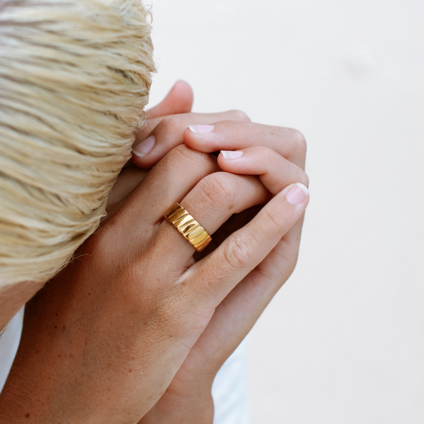 Anillo llamativo