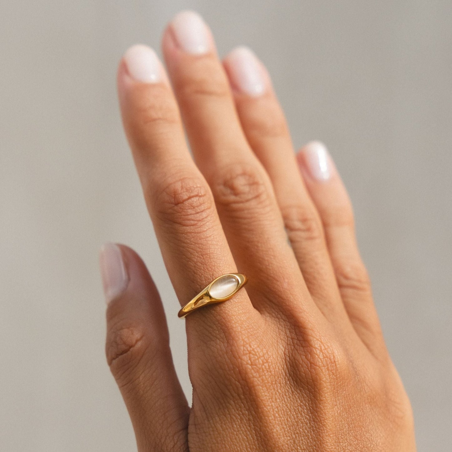 Anillo de piedra lunar