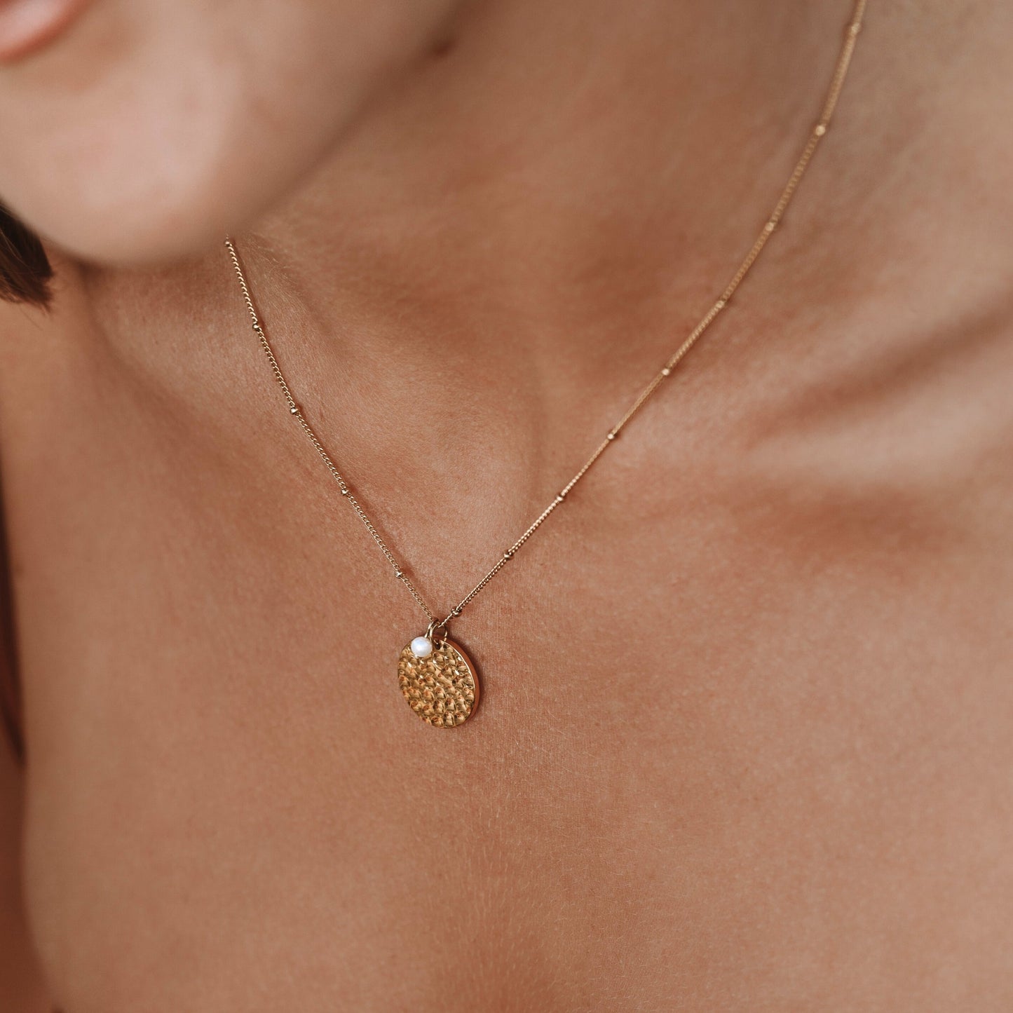 Collar con medallón isleño