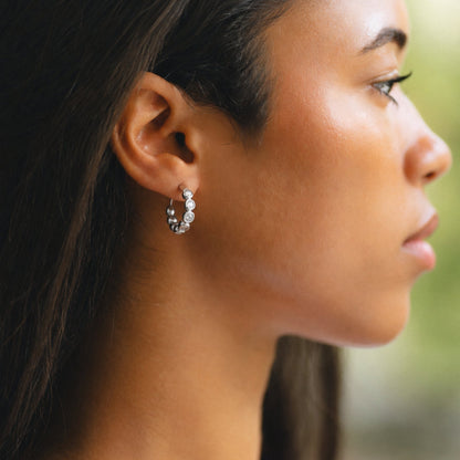 Aretes de aro de diamantes con cuentas