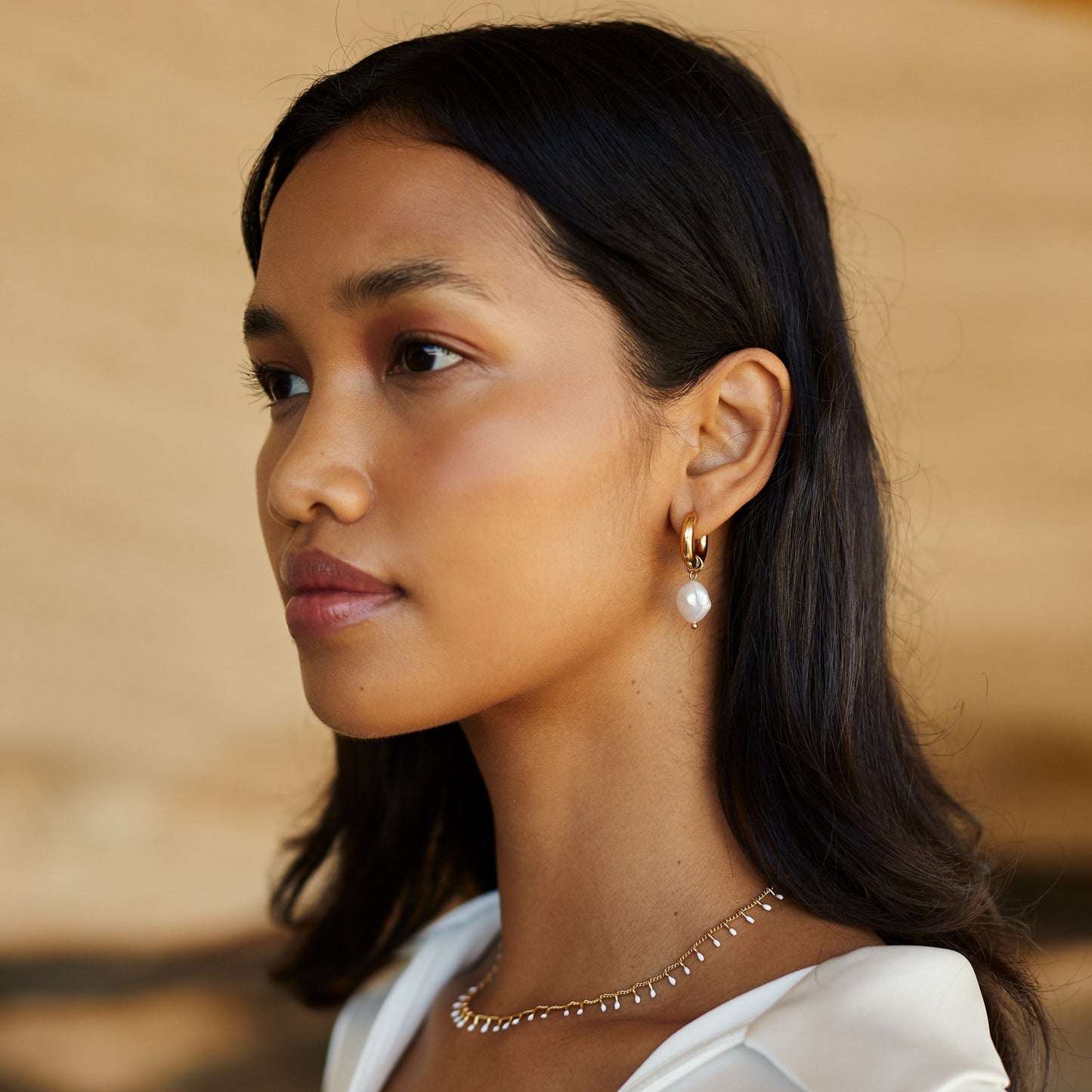 Aretes de aro gruesos con perlas